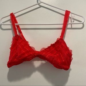 Aerie | Red Lace V-Neck Scallop Hem Bralette, M